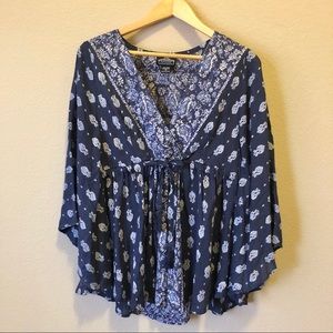 NWOT Paisley Top w Tassel Tie